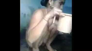 sexy indian GF bathing bf captured 