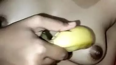 කෙසෙල් ගෙඩි ෆන්(badu Yanakalma Gahagatta) Masturbating Using A Banana 