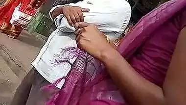 Tamil hot office girl side boobs and navel show in bus stop 