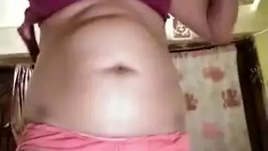 Sexy Bengali Desi XXX slut showing her naked beauty on cam