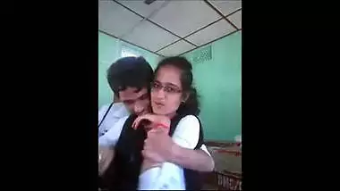 College pair acquires romantic in class and later have a fun a quick fuck
