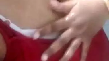 Desi girl showing her boobs...