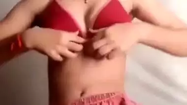 An 18 yr old girl strips and shows desi pussy on video call